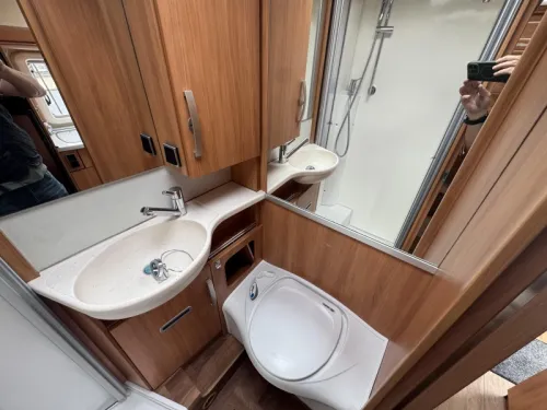 Hymer Exsis-T 588 EX With single beds & Air conditioning photo: 18