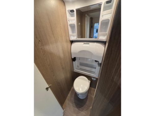 Hobby On Tour 470 KMF with awning and bunk bed  photo: 19