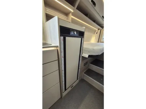Bravia Mobil SWAN 636 180PS Automatik FullOption Foto: 14
