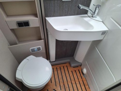 Hymer Tramp S 585 DROP-DOWN BED + SINGLE BEDS photo: 17