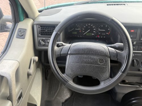 Volkswagen T 4 Carthago Westfalia 2.5 102 PS in sehr gutem Zustand, neue APK, Kastenwagen, 4 Schlafpl&auml;tze, Hubdach, Standheizung, Solarpanel, Anh&auml;ngerkupplung, PDC A Foto: 8