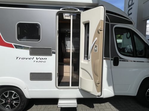 B&uuml;rstner Travel Van T 620 G SINGLE BEDS SOLAR PANEL EURO6 photo: 4